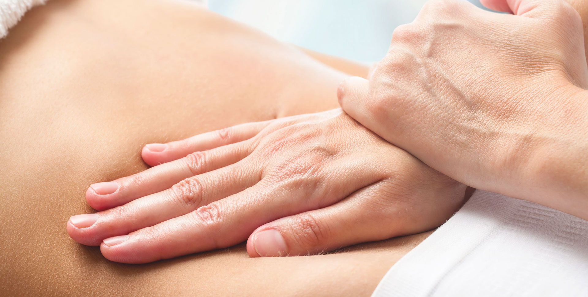 Osteopathie für Erwachsene München (Maxvorstadt): bei Rücken- & Kopfschmerzen, CMD, Tinnitus, Schwindel & Verdauung. Zertifiziertes Team an der U2 Theresienstraße